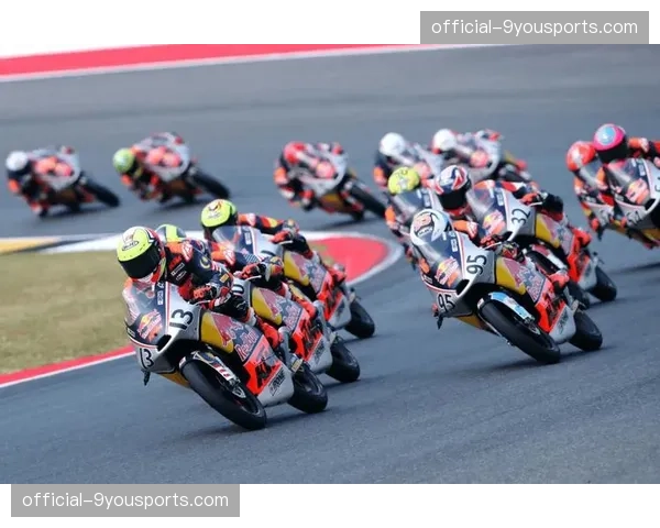 高温挑战：中东地区举办的首场国际BMX赛事，车手在近40摄氏度环境下完成比赛