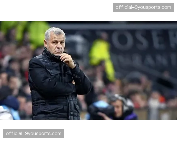 里尔主帅热内西奥父亲离世后坚持带队，展现职业精神